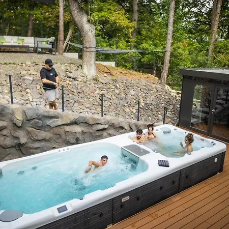 מלון 4 Evszak Erdeihotel**** - מטרפורד