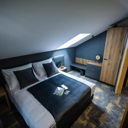 Отель 4 Evszak Erdeihotel**** -