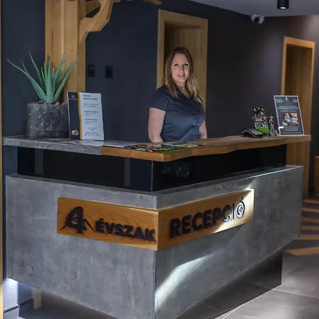 4 Evszak Erdeihotel**** - מלון